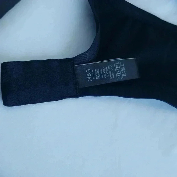 Mark & Spencer Black 40C lightly lined Bra - Picture 8 of 9